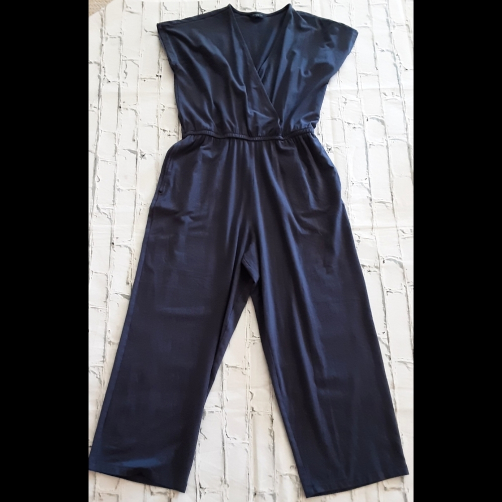 DENVER HAYES NAVY JUMPSUIT/ROMPER SIZE M